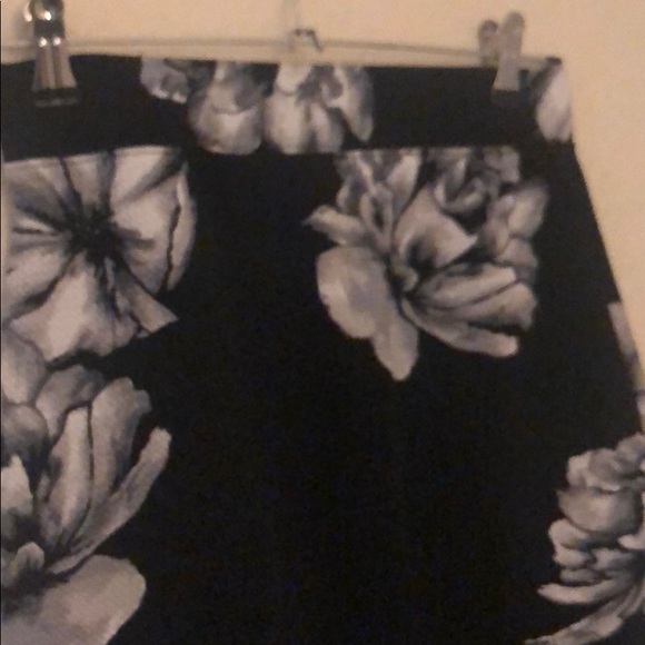 •Pencil Skirt• - Picture 2 of 4